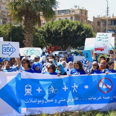 Las figuras de la pancarta dicen todo - foto AYCM manifestación ambiental