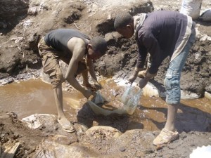 3_1 la pauvreté amène les enfants dans les mines au Katanga