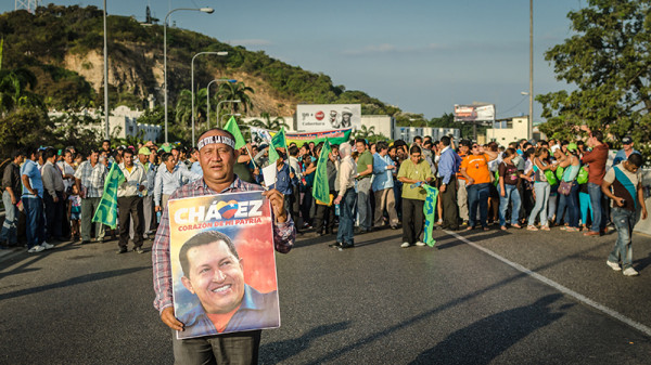 _DSC2469 con carteles de Chávez marchan los venezolanos