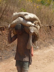 80 personnes tuées dans un éboulement survenu dans la carrière artisanale de MUSEBE en province du Katanga»