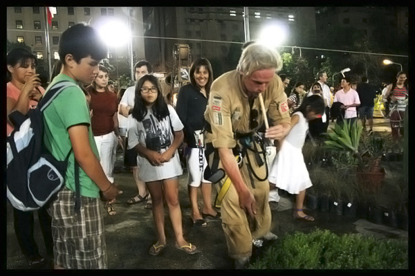 La nave Aeroflorale II instalada en la Plaza de la Constitución.