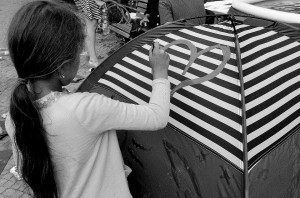 20130810_1.antirasistische-spiel_und_badetag_oranienplatz(2)