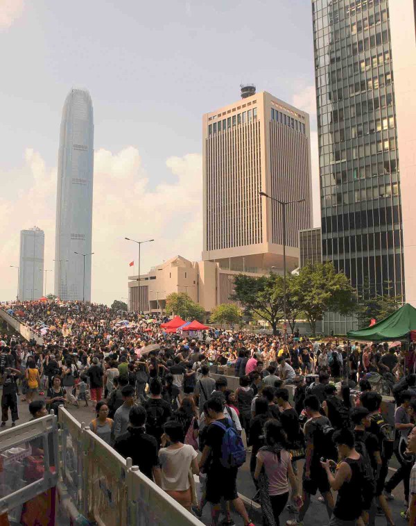 1-HK protesters march past People's Liberation Army HQ. Photo by Steven Knipp-small