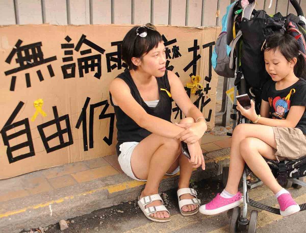 7-Madre-hija-protesters.-Foto-by-Steven-Knipp-pequeño1