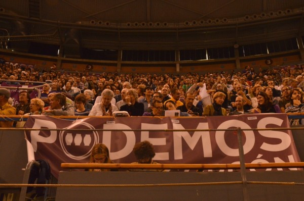 El gradería lleno prácticamente