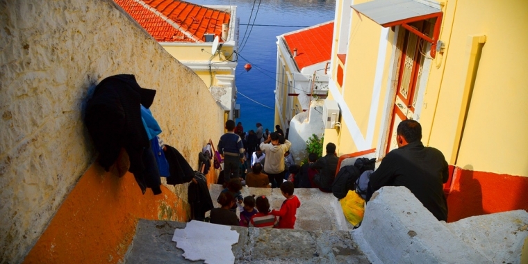 L’UE e la Grecia voltano le spalle ai rifugiati che sbarcano sulle isole greche