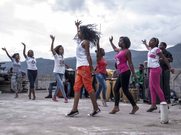 Chicas del grupo de baile de Fund. Azúcar