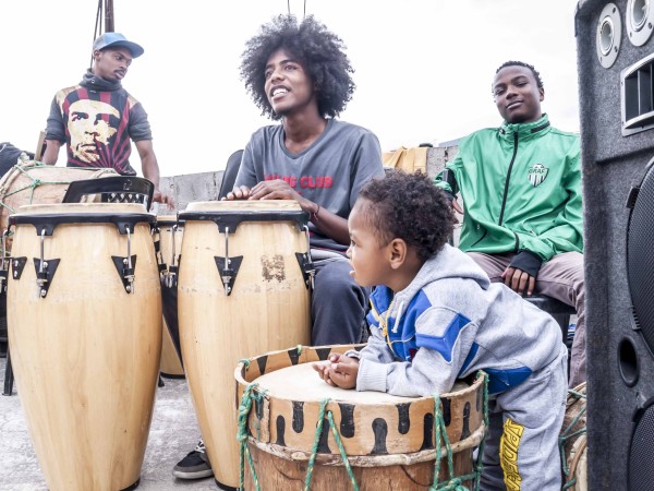 Jóvenes vinculados a Fund. Azúcar en una práctica