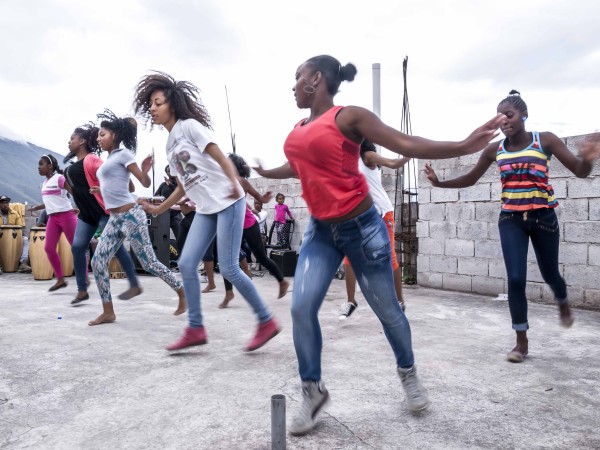 Chicas del grupo de baile de Fund. Azúcar