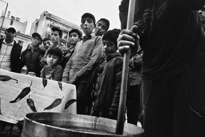 Lesvos_Refugees_Cooking_Food_02