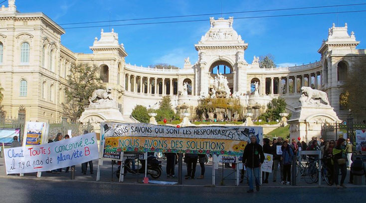 France : Marseille, une chaîne humaine pour la justice climatique et la paix