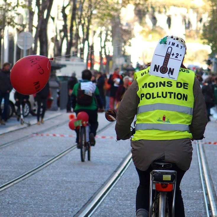 France : Marseille, une chaîne humaine pour la justice climatique et la paix