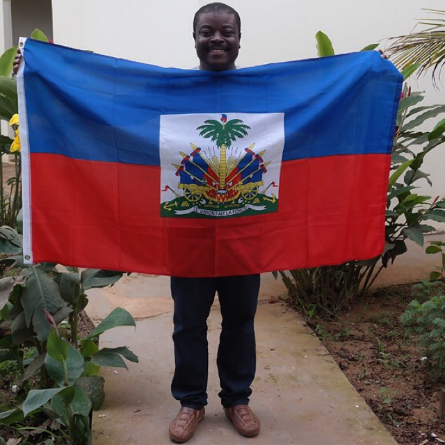 O padre Onac Axenat, personagem do documentário SP Creole, sobre a viagem de haitianos entre o Acre e São Paulo. Crédito: SP Creole