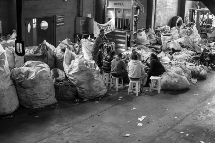 Diálogo con los trabajadores acerca de las problemáticas de la cooperativa. Foto Revista Ajo.