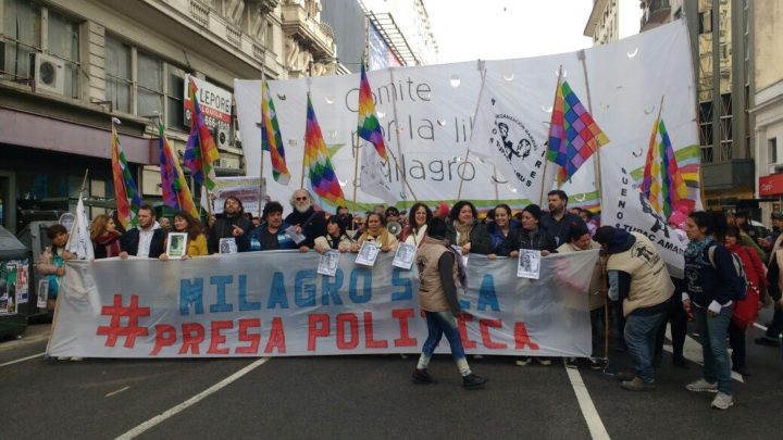 Migliaia di persone chiedono a Buenos Aires la libertà dei tupaqueros