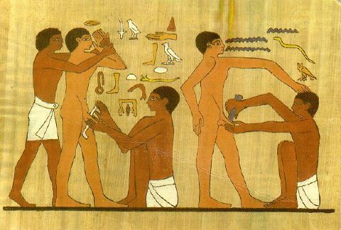 Circuncisión de un adulto hallada en las paredes de las tumbas de Ankhmahor, Sakkara (Saqqarah), Egipto. Es la ilustración más antigua sobre la circuncisión.