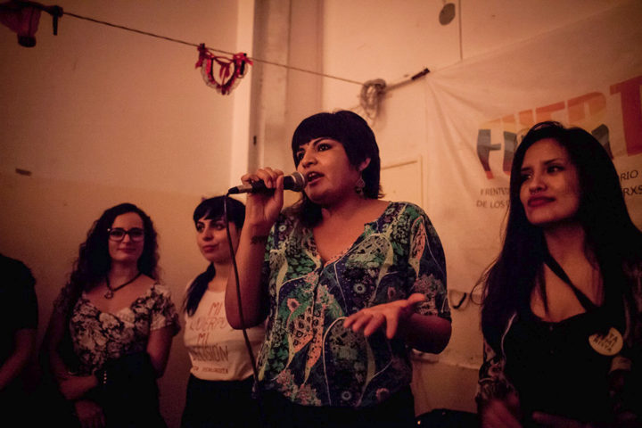 Mujeres activistas por el trabajo sexual. Integran FUERTSA y AMMAR. En discurso, Georgina Orellano. Foto Emergente 