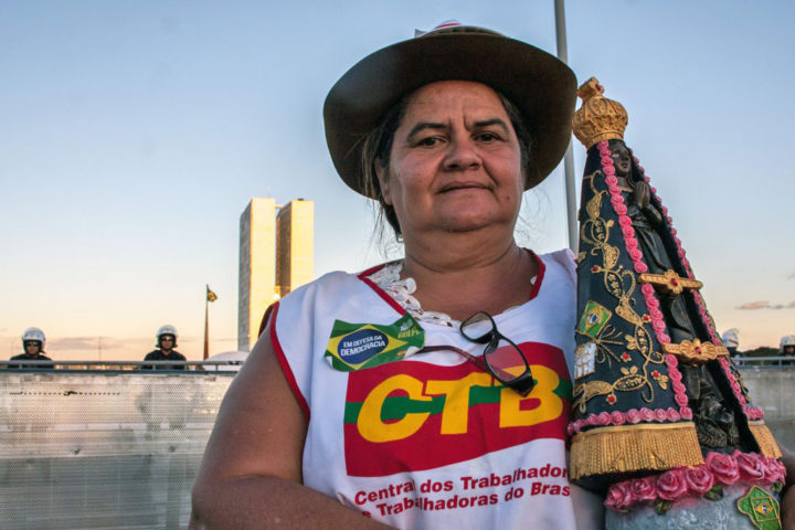 Tensões e fé na democracia e direitos durante abril, em Brasília. Foto Jornalista Livres
