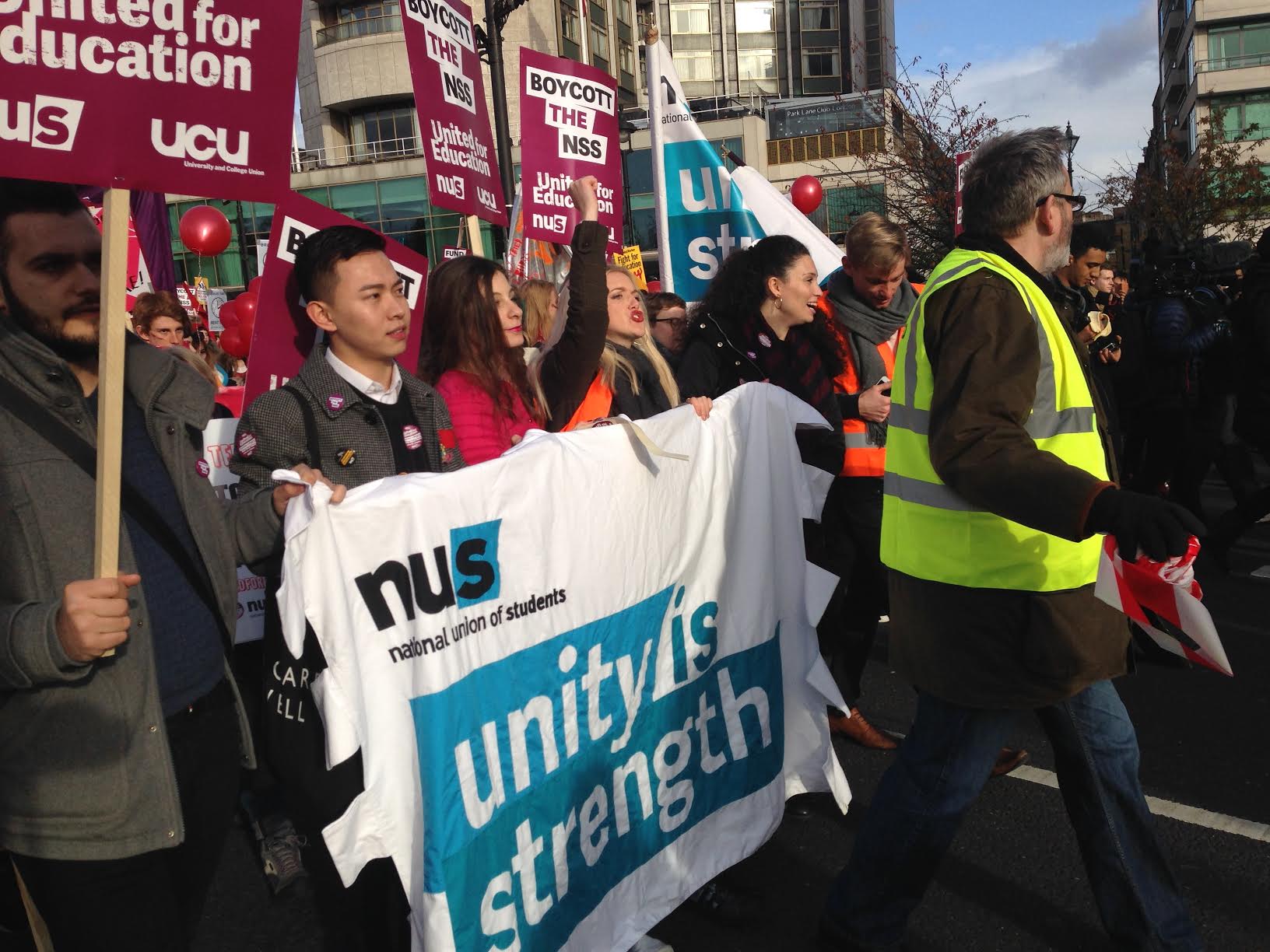 protesta-studenti-londra