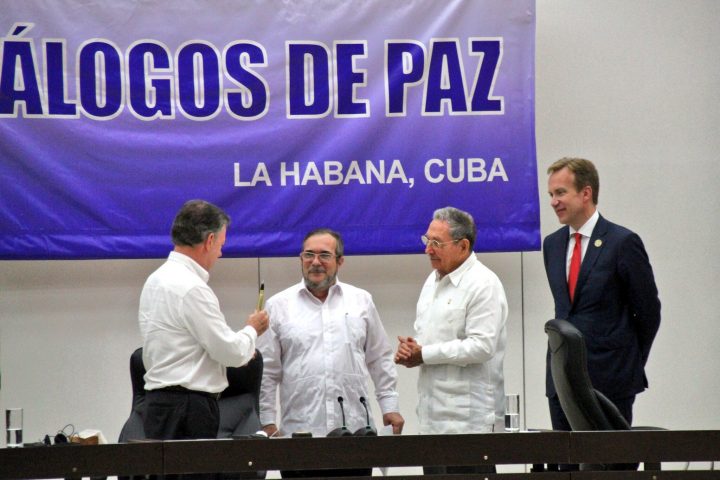 Presidente Santos, Comandante Timochenko, Presidente Raúl Castro. Foto utenriksdepartementet UD