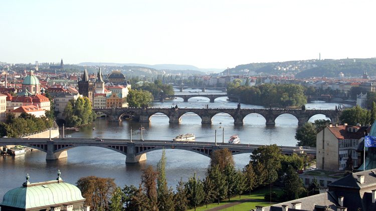 Des milliers de personnes lancent à Praque un appel pour la Paix et la Non-violence