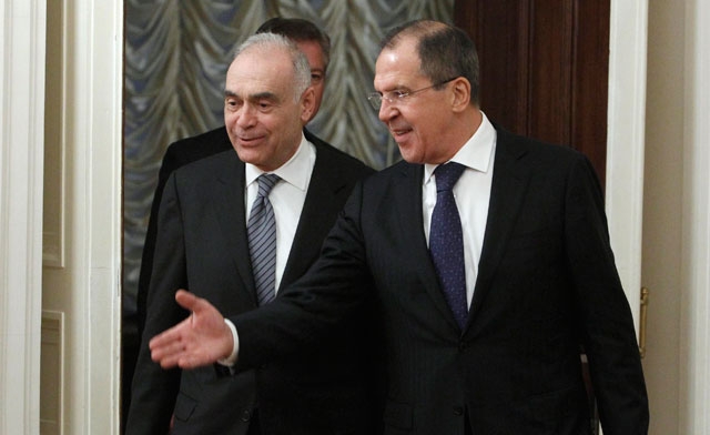 Russia’s Foreign Minister Sergei Lavrov (R) and his Egyptian counterpart Mohamed Kamel Amro enter a hall to attend a meeting in Moscow December 28, 2012.