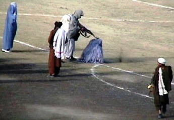 Taliban_execute_Zarmeena_in_Kabul_in1999