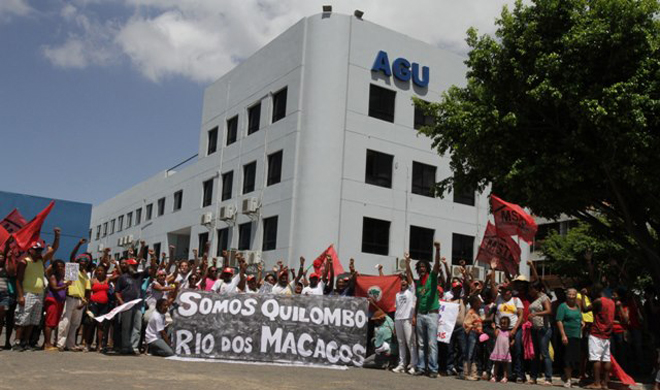 Ocupantes querem a suspensão do processo judicial aberto pela Marinha do Brasil, que determina a expulsão da comunidade remanescente formada por mais de 70 famílias