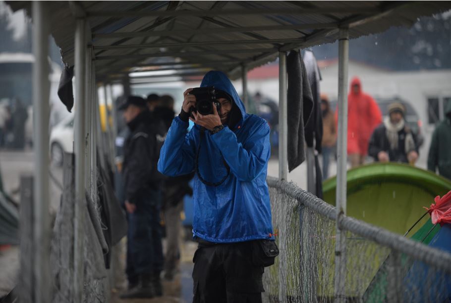 Migranti, il fotoreporter Fabrizio Di Nucci racconta l’arresto in Macedonia