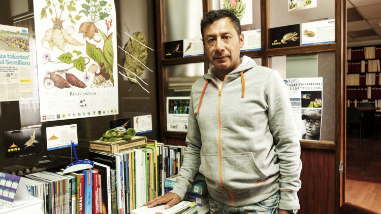 Omar Vacas en su lugar de trabajo