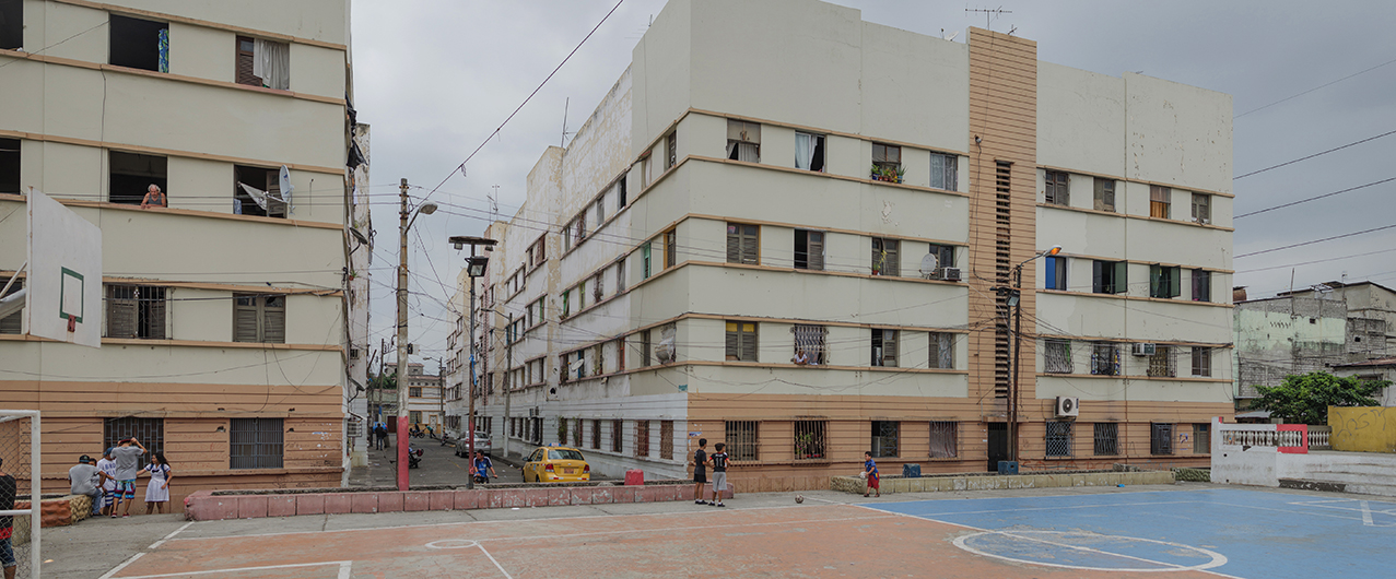 Las Casas Colectivas el buque en el centro de Guayaquil