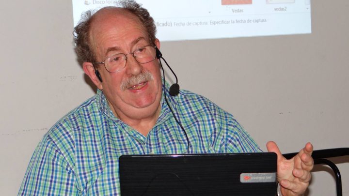 Ernesto "Tito" De Casas disertando en Rosario, Argentina