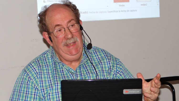 Ernesto "Tito" De Casas disertando en Rosario, Argentina