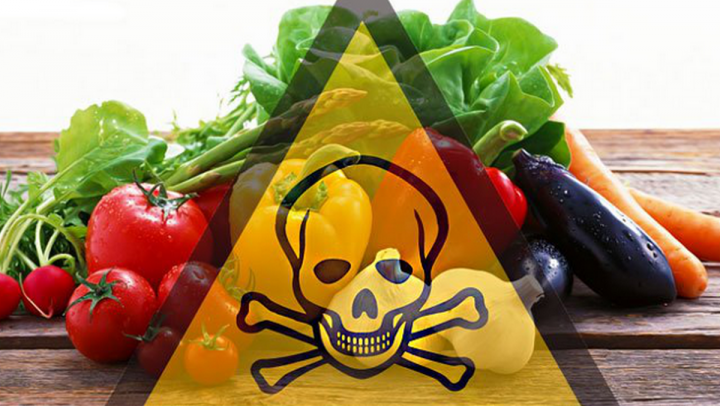 Il cibo avvelenato: ecco quanti pesticidi mangiamo