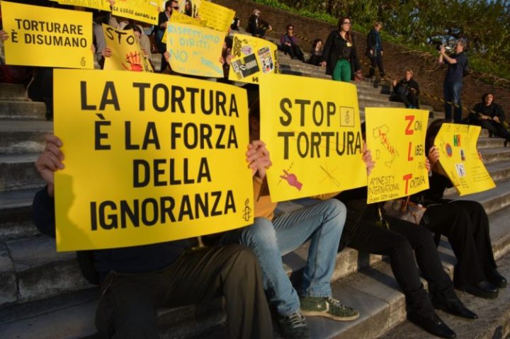 Legge sulla tortura in discussione alla Camera: dichiarazione di Amnesty Italia