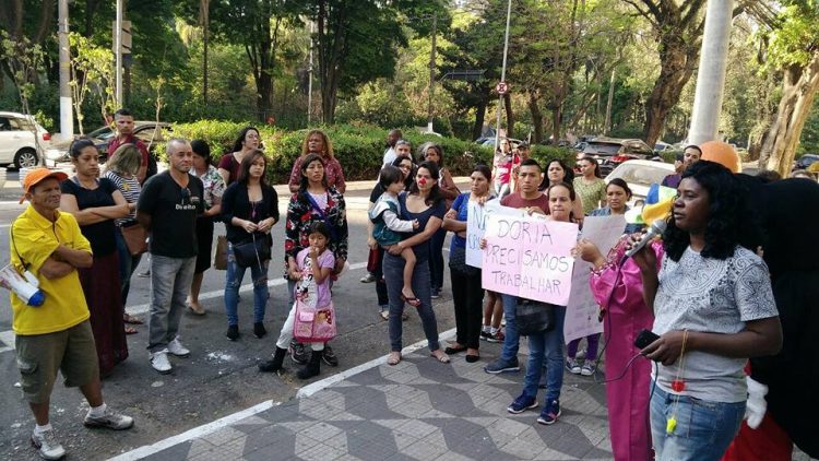 Protesto frente à Cemei Dom Gastão (Foto: Rede Social Luz - Bom Retiro)