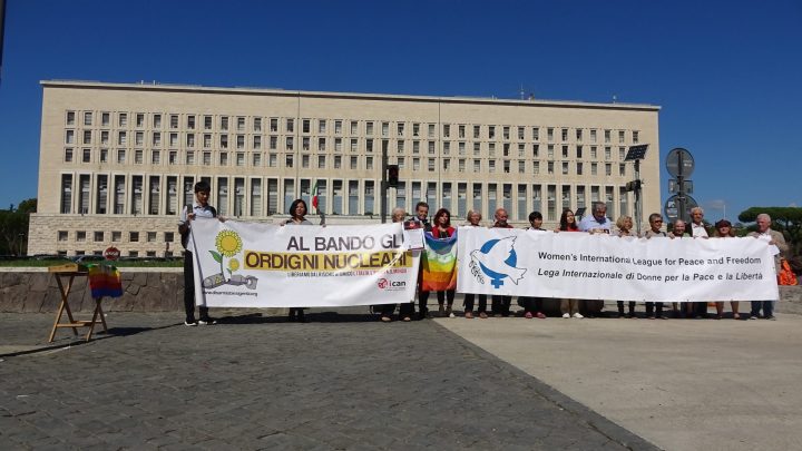 Presidio alla Farnesina per il bando delle armi nucleari