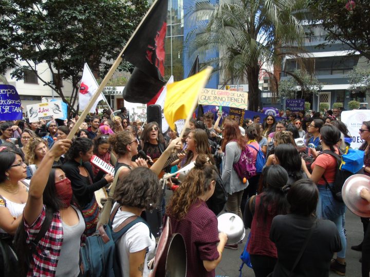 Cacerolazo 2018 en Quito por el día de la mujer