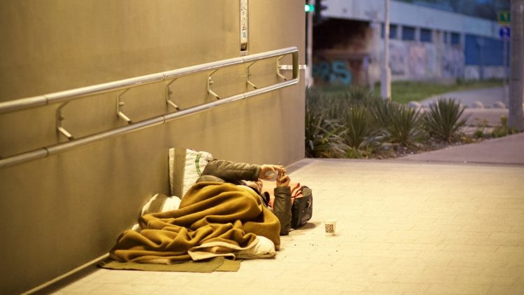 Combattre la pauvreté, pas les immigrants