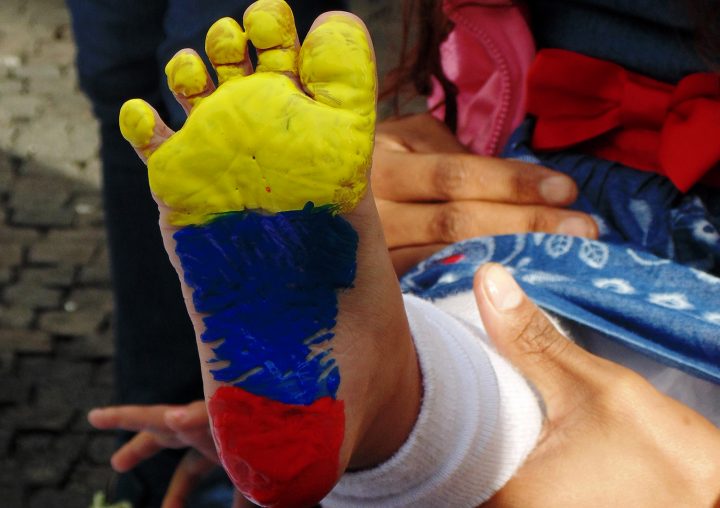 Abrazatón en el marco de "sin regularización no hay derechos!"