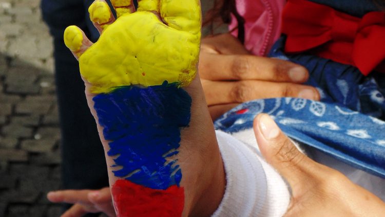 Abrazatón en el marco de "sin regularización no hay derechos!"