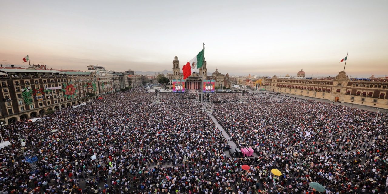 Mexico López Obrador and a memorable speech in the Zócalo "With the people everything, without