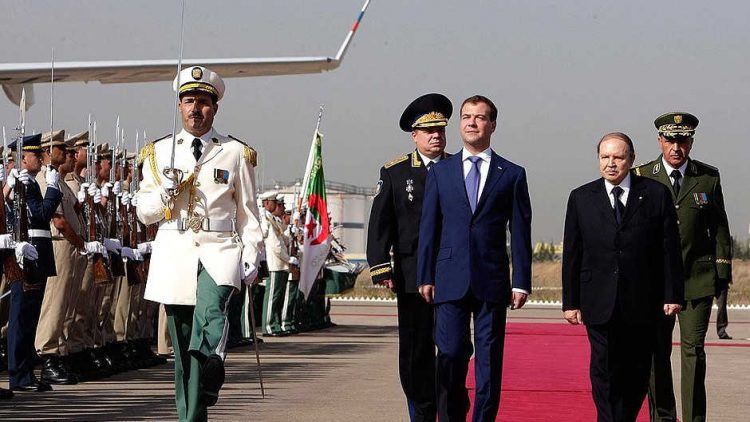 Bouteflika iricevead Algeri presidente russo nel 2010 - Fonte kremlin