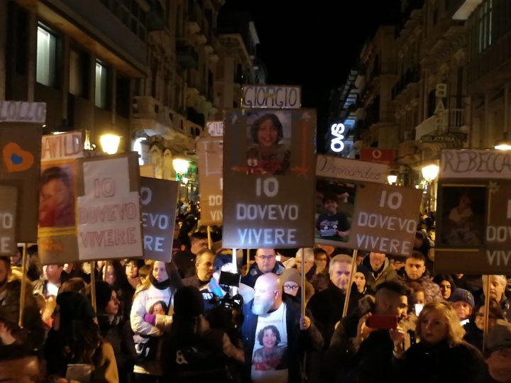 Fiaccolata a Taranto per i bambini morti di cancro
