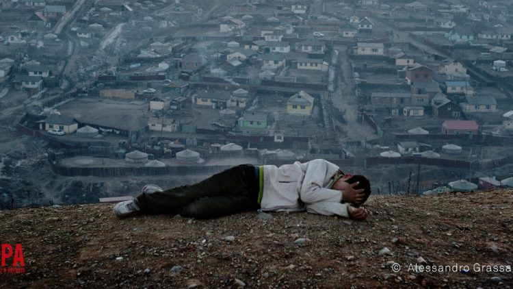 Exposición Migrantes Ambientales. © Alessandro Grassani Acampa