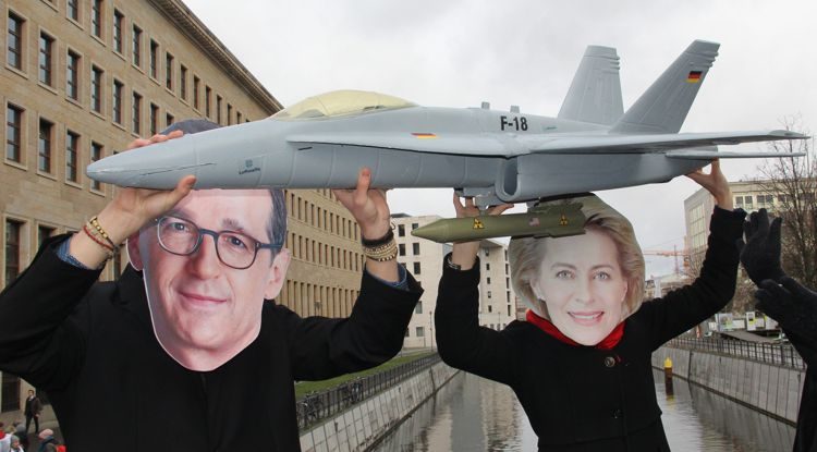 ICAN Germany Protestaktion Auswärtiges Amt Atombomber - Nein, Danke!