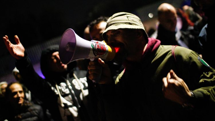 Torre Maura, la guerra tra poveri e la destra che accende il fuoco