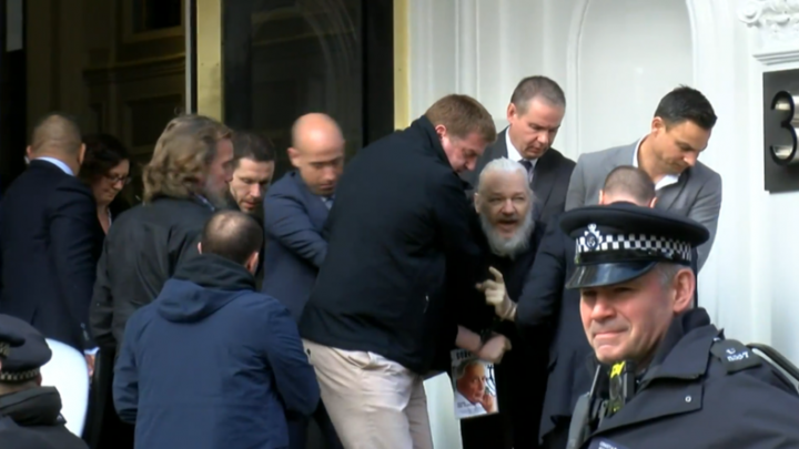 London: Julian Assange aus ecuadorianischer Botschaft ausgewiesen und verhaftet