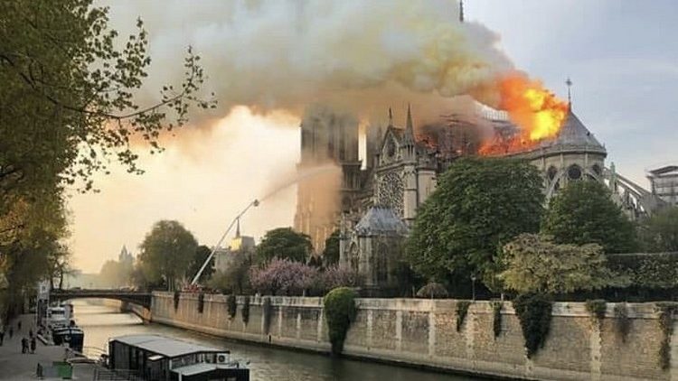 Incendies simultanés à la cathédrale Notre-Dame et à la mosquée Al-Aqsa
