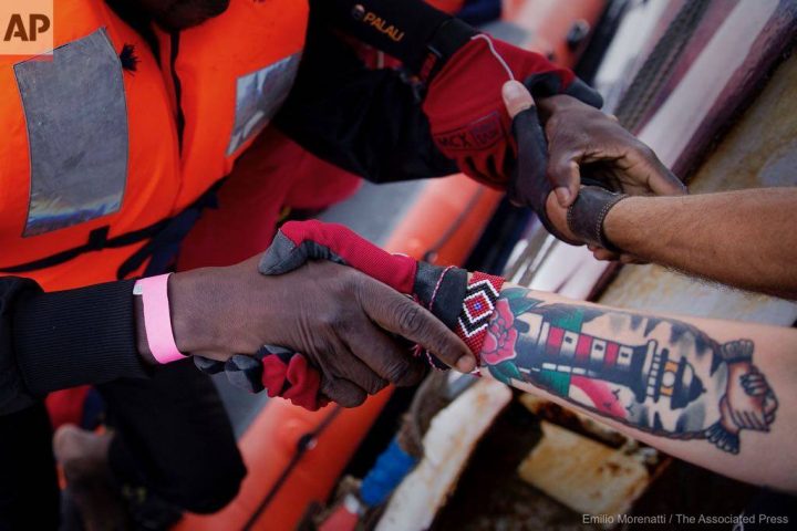 Come e quanto l'Italia sta aiutando i migranti africani a casa loro